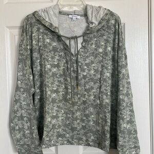 New! Skinnygirl Sammi Camo Green Star Hoodie Pullover Size 2X